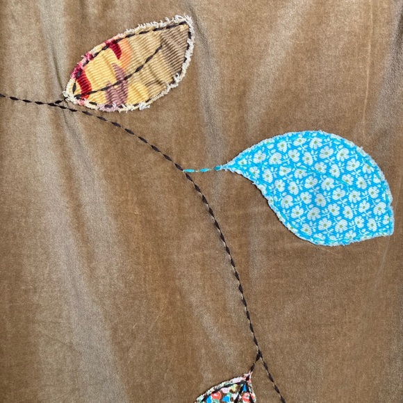 Boden tan skirt with appliqué floral & leaf design - Picture 5 of 13